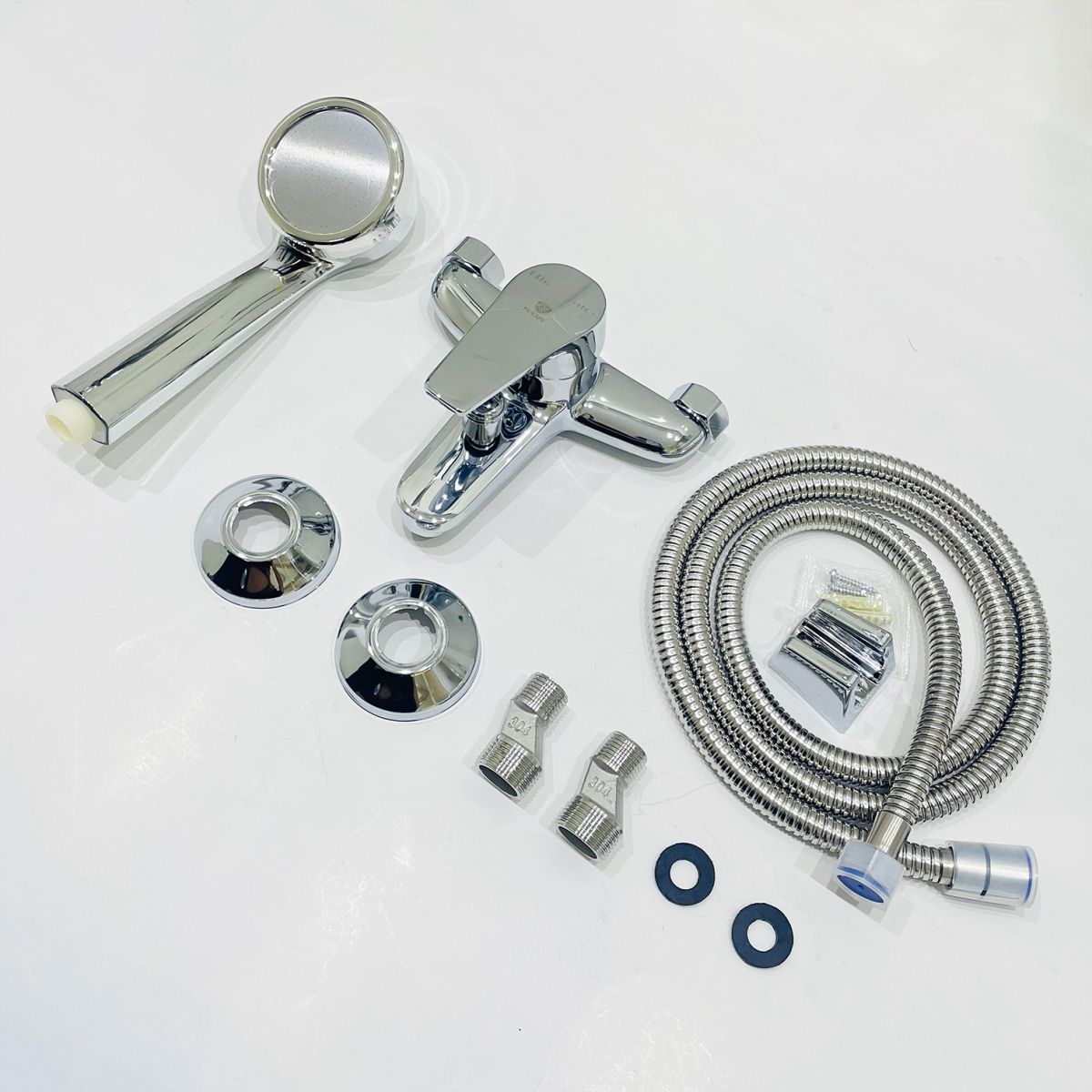 Củ sen tắm nóng lạnh Fotari F-2006 