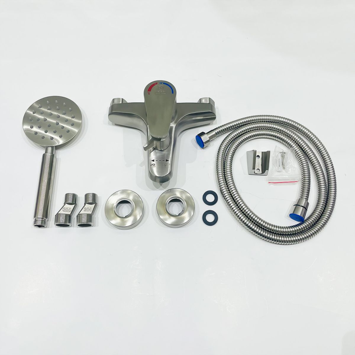 Củ sen tắm nóng lạnh Fotari F-2010