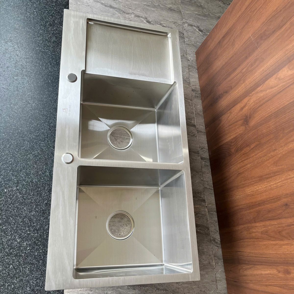 Bồn rửa bát Fotari inox hai hộc dày 2mm C- 32B