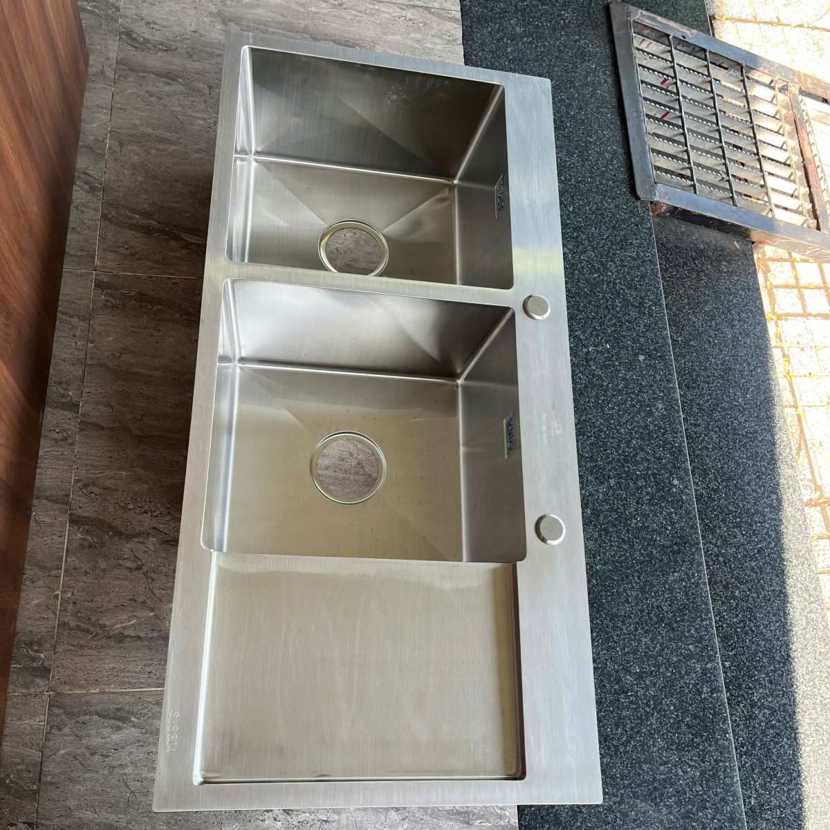 Bồn rửa bát Fotari inox hai hộc dày 2mm C- 32B 