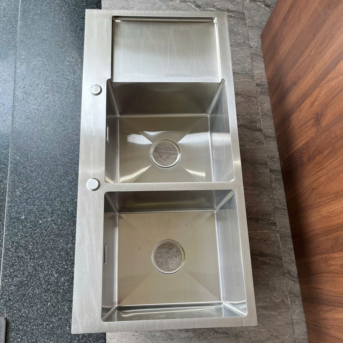 Bồn rửa bát Fotari inox hai hộc dày 2mm C- 32B 