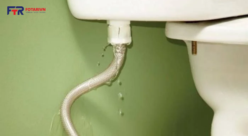 Bồn cầu bị chảy nước liên tục (trong lòng bồn cầu)