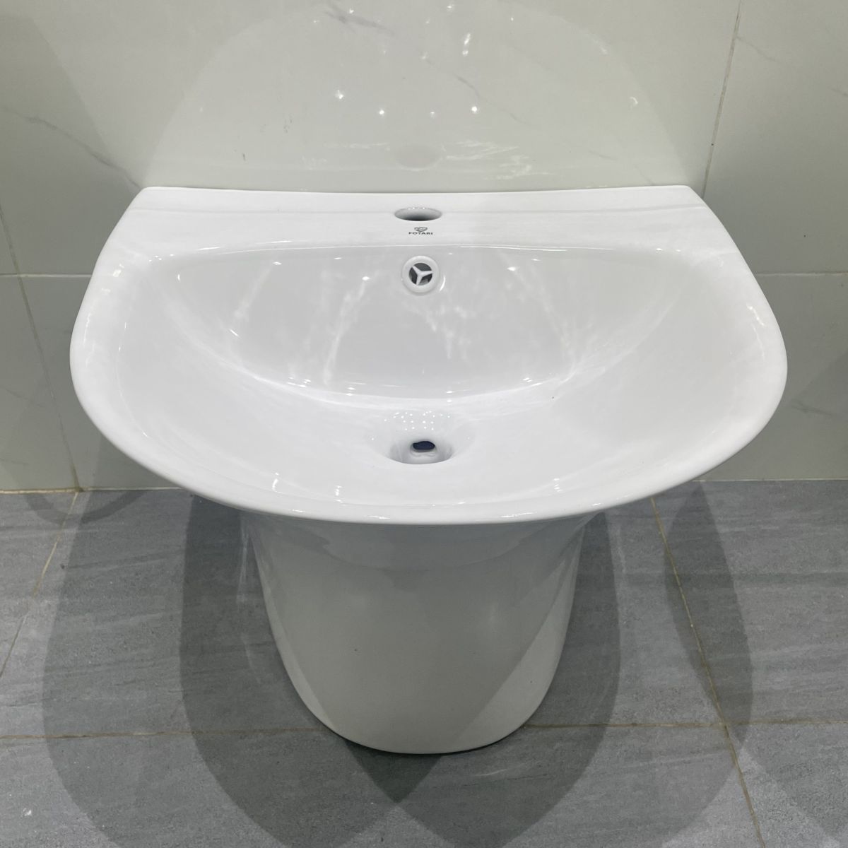 Lavabo Treo Tường Nguyên Khối Fotari H-882 9