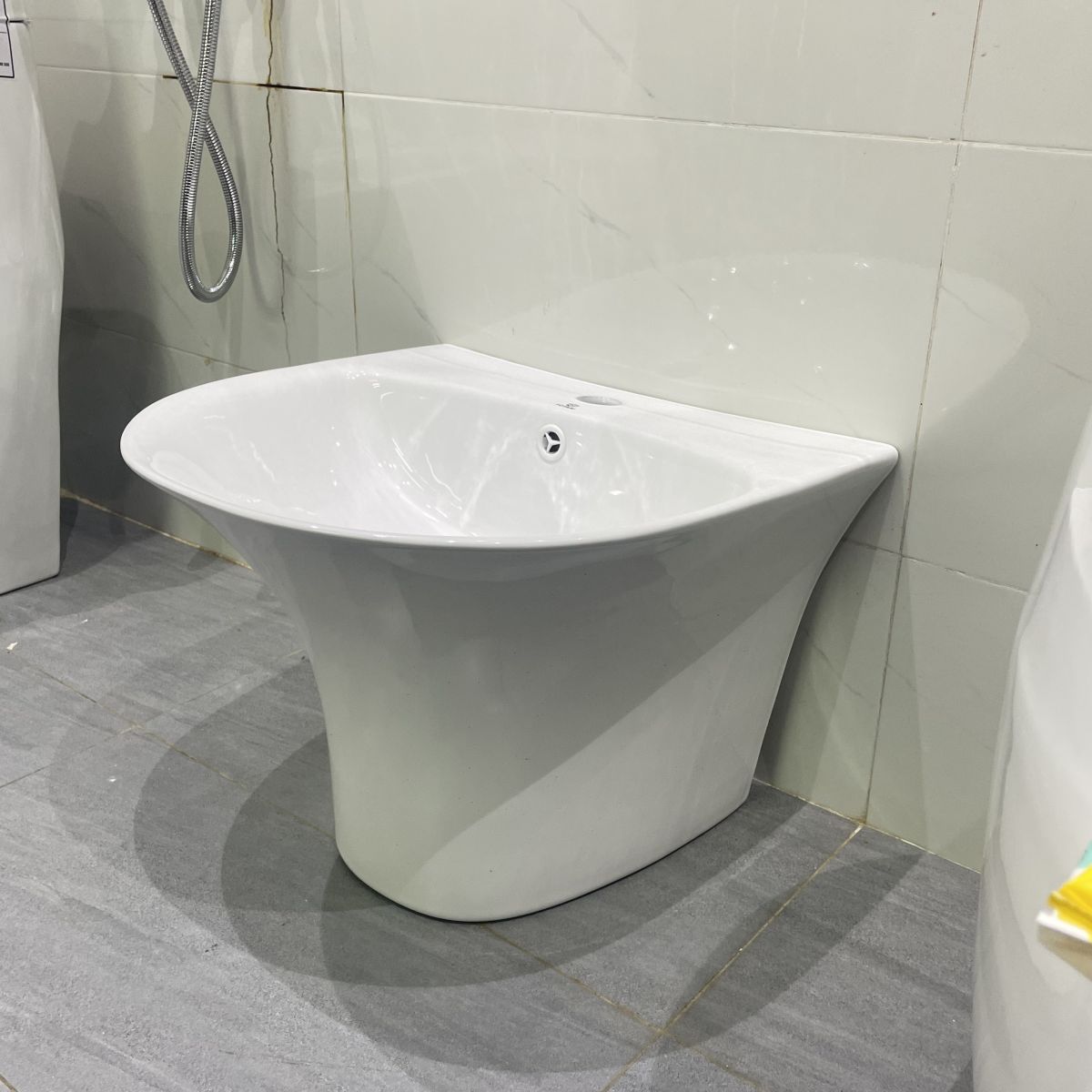 Lavabo Treo Tường Nguyên Khối Fotari H-882 15