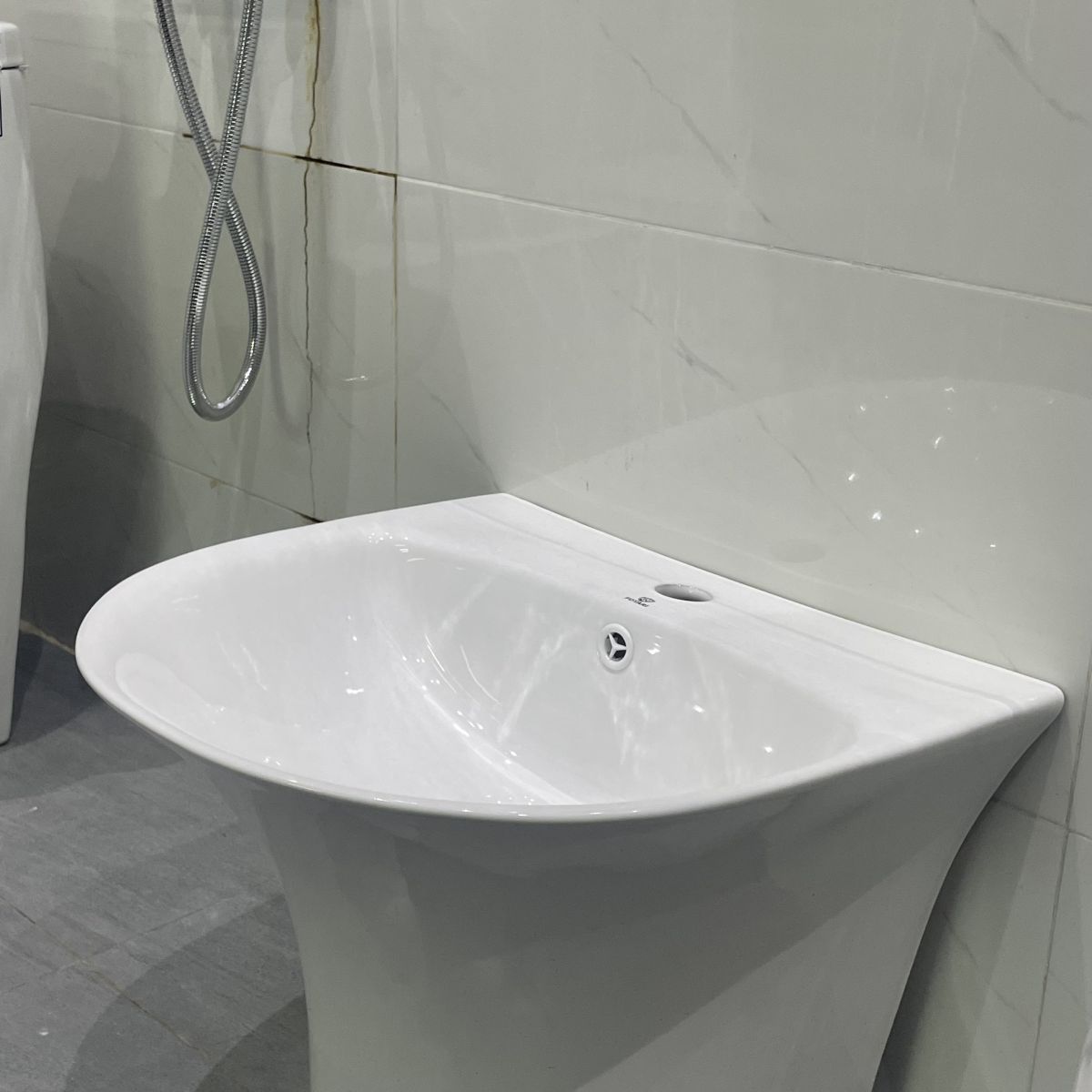 Lavabo Treo Tường Nguyên Khối Fotari H-882 16