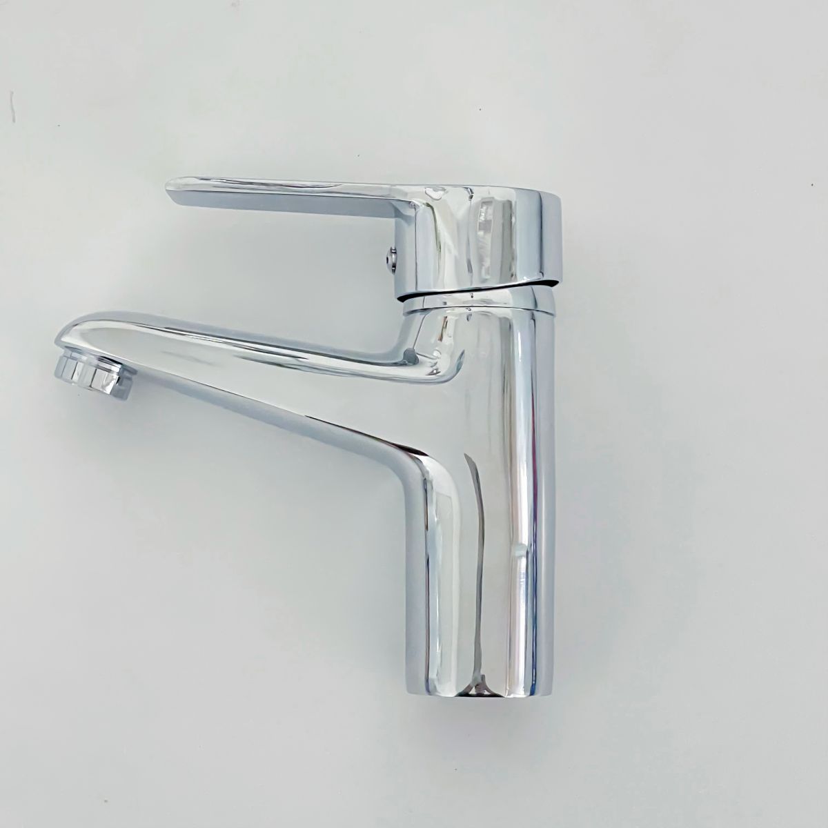 Ảnh chụp thực tế vòi lavabo nóng lạnh F-3009