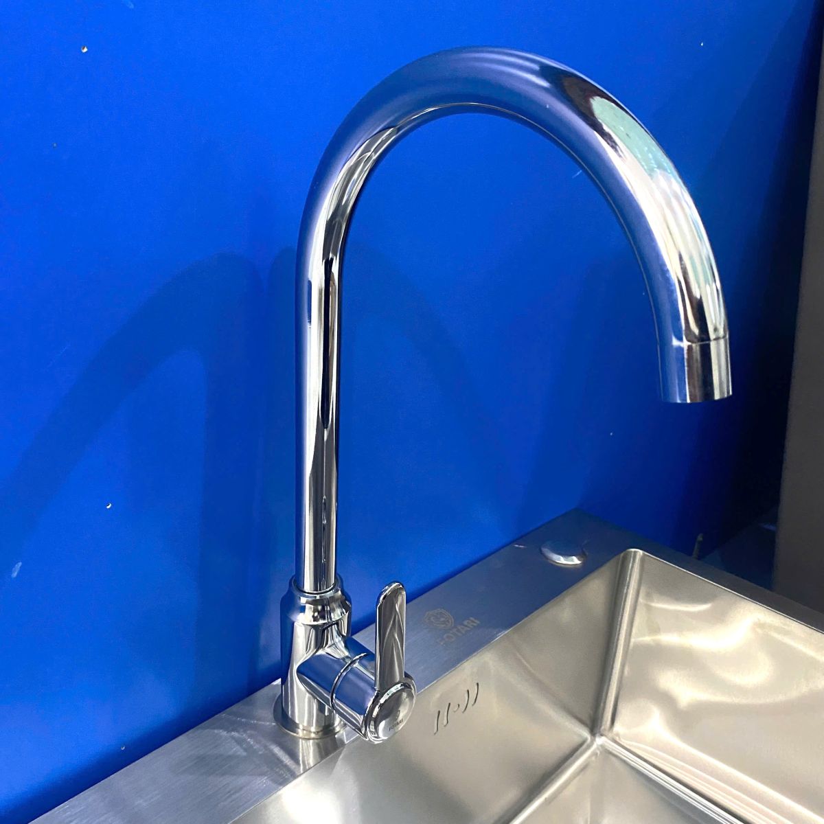 Vòi rửa chén xoay nóng lạnh Fotari F-4009A