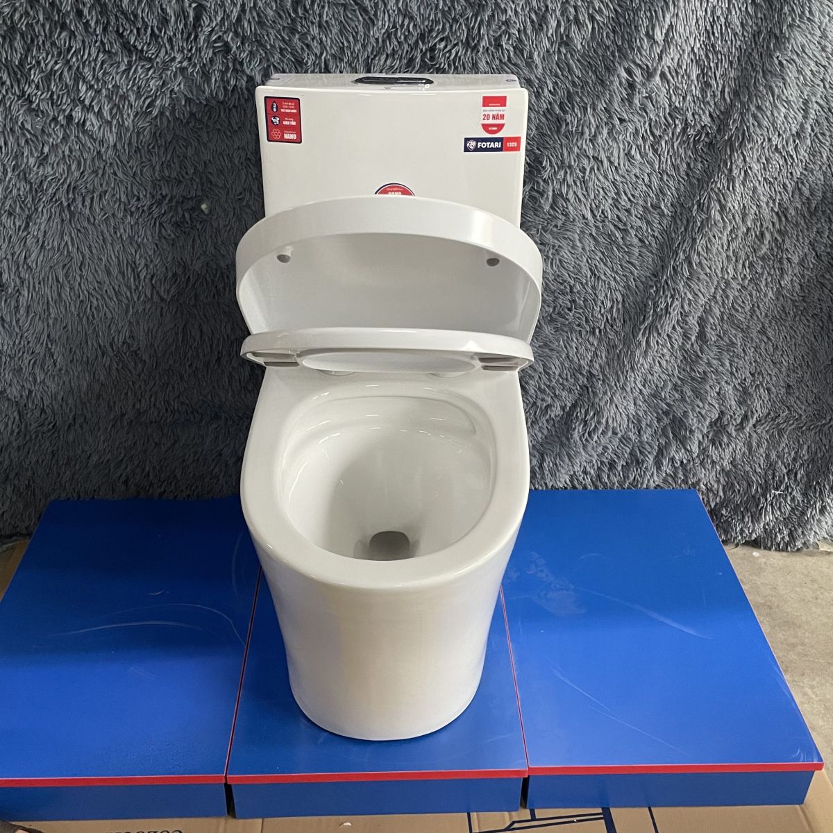 Ảnh chụp thực tế bồn cầu sứ nguyên khối 1325 2