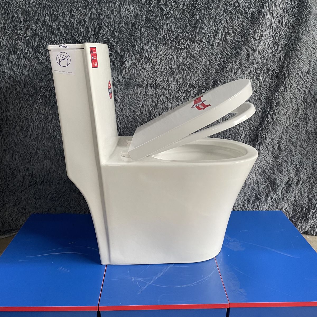 Ảnh chụp thực tế bồn cầu sứ nguyên khối 1325 3