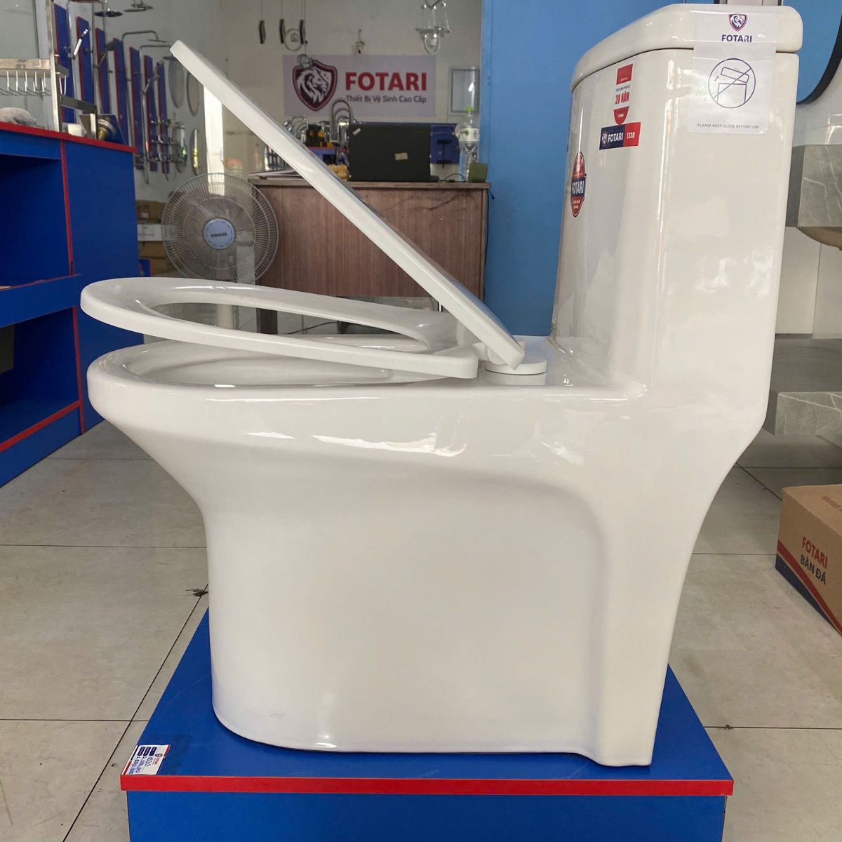 Ảnh chụp thực tế bồn cầu sứ liền khối 1330 2
