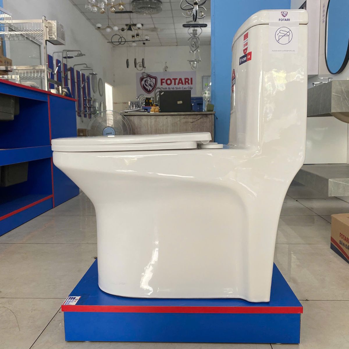 Ảnh chụp thực tế bồn cầu sứ liền khối 1330 1
