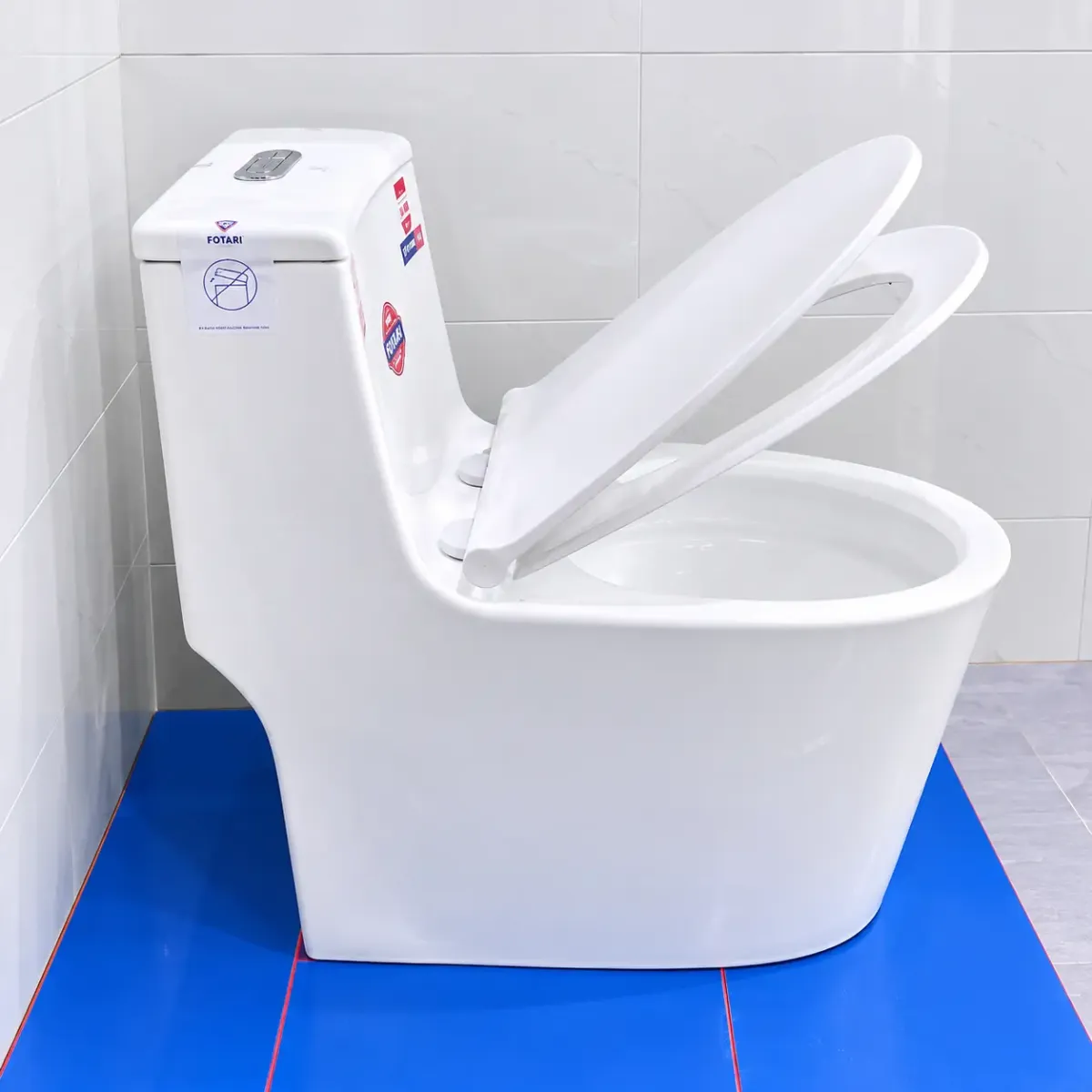 Ảnh chụp thực tế bồn cầu liền khối Fotari 1368 2