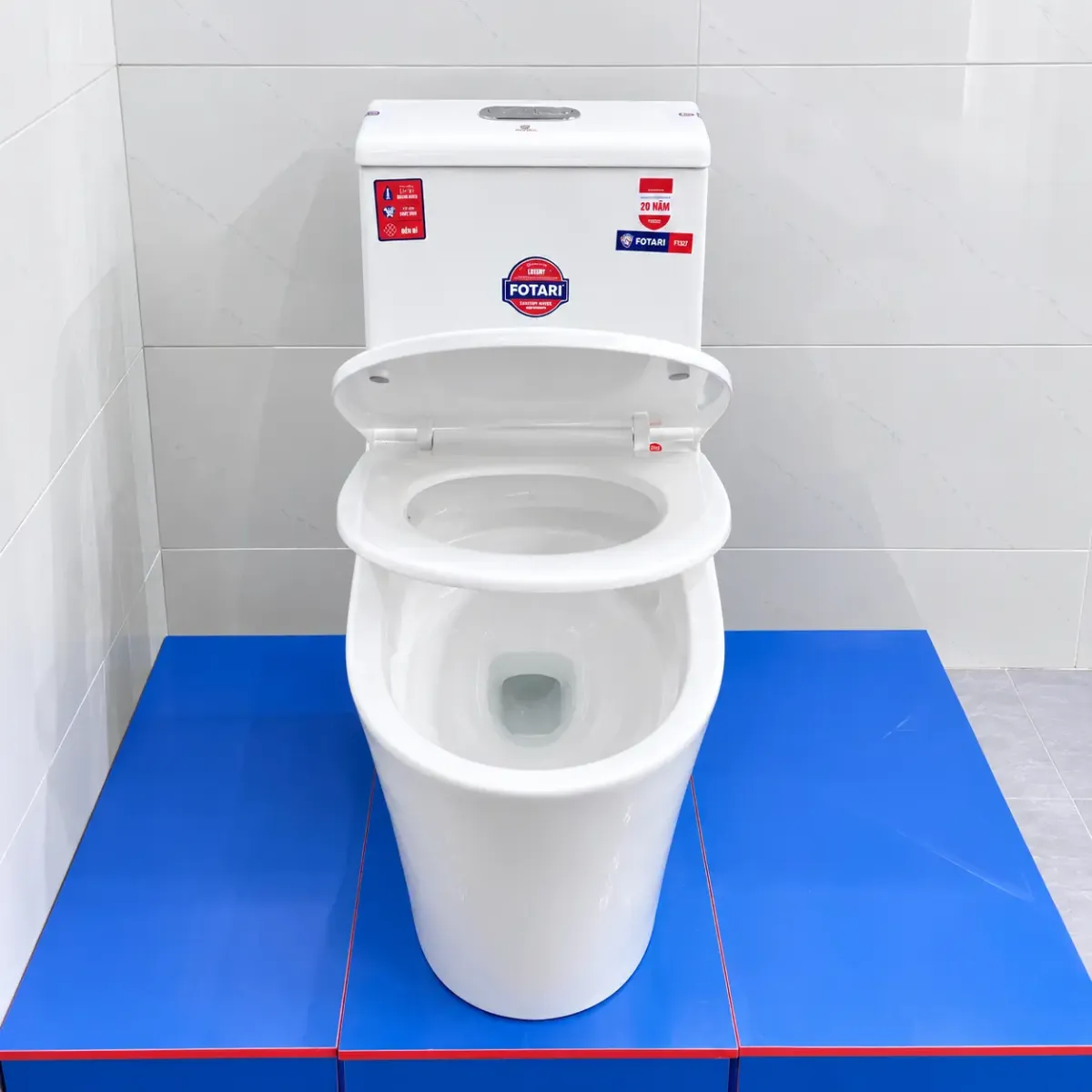 Ảnh chụp thực tế bồn cầu liền khối Fotari 1368 3