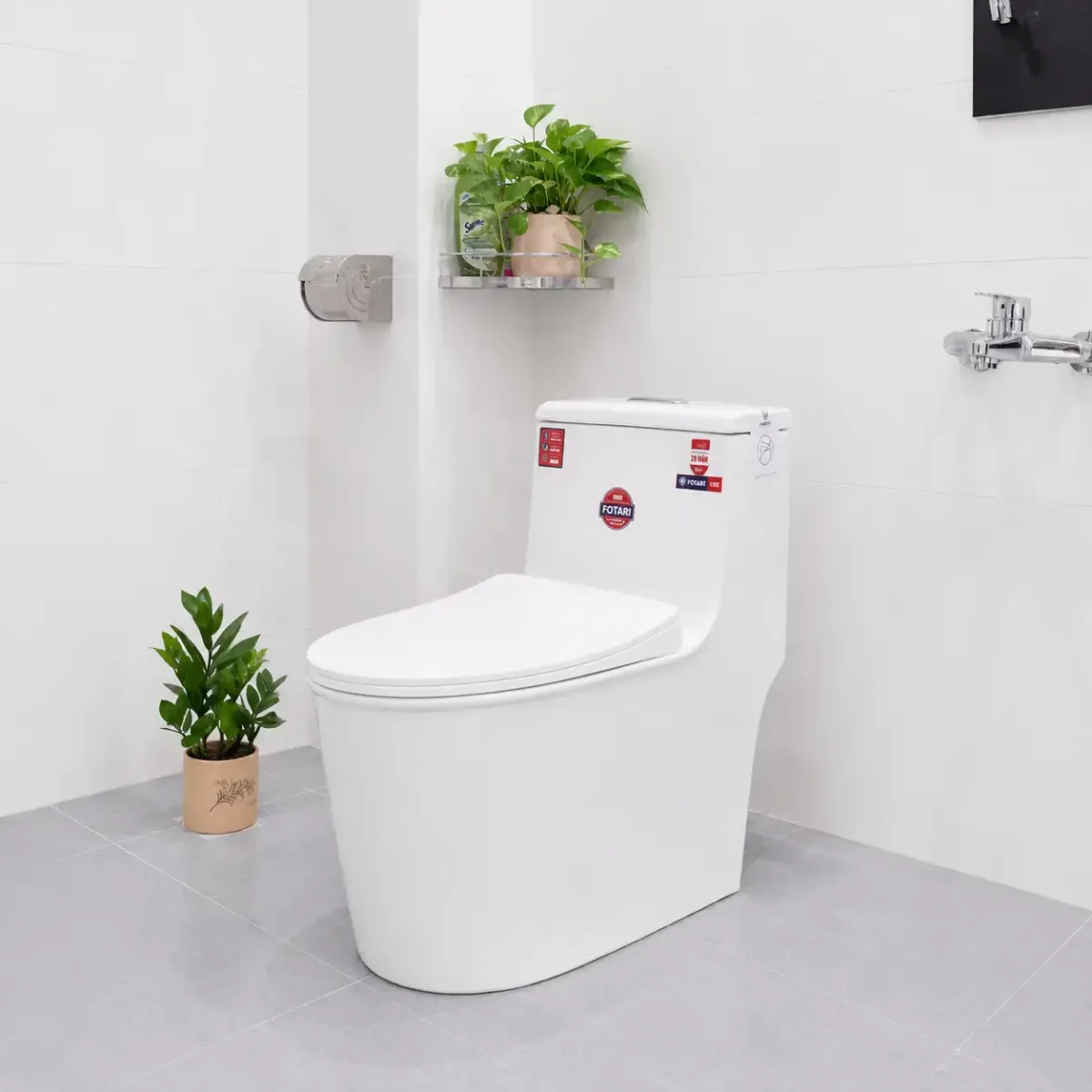 Ảnh chụp thực tế bồn cầu liền khối Fotari 1368