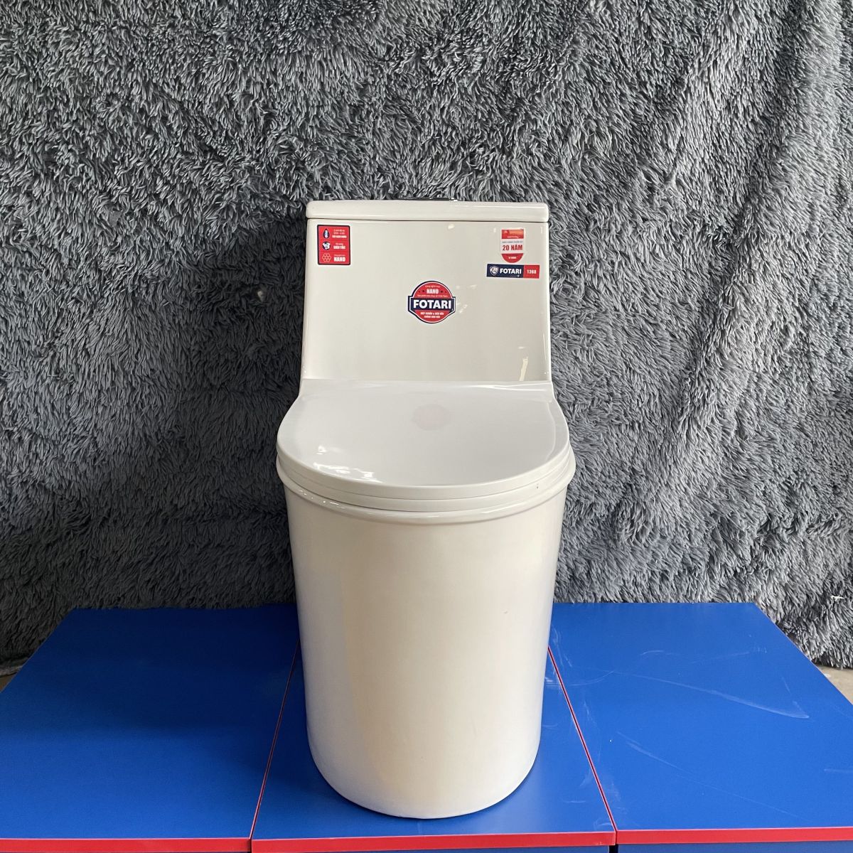 Ảnh chụp thực tế bồn cầu liền khối Fotari 1368