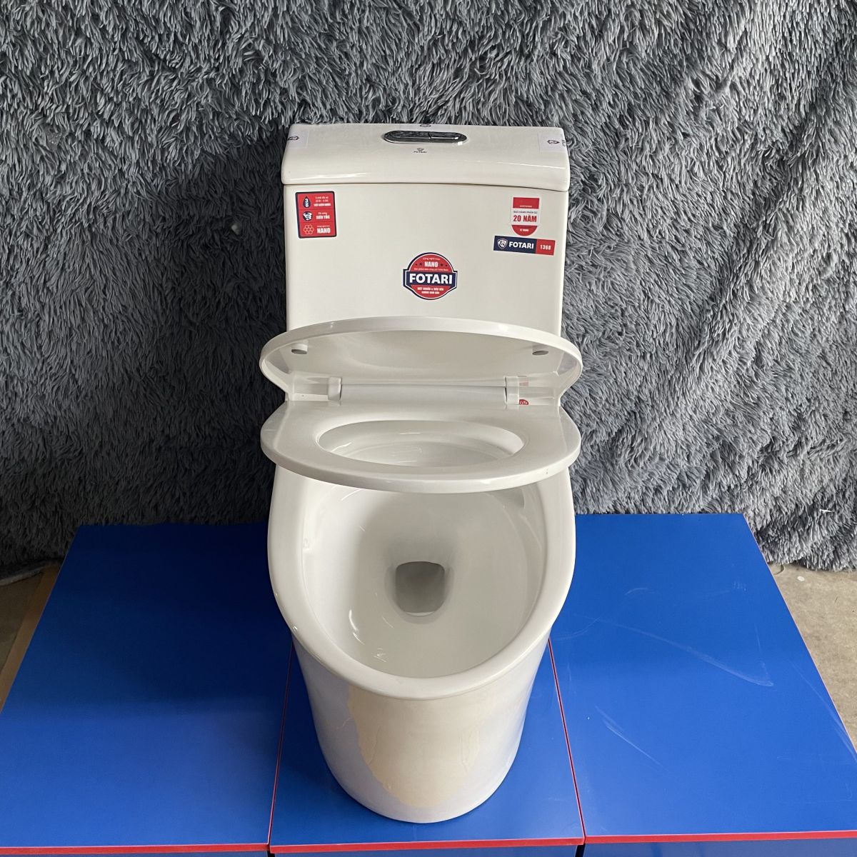 Ảnh chụp thực tế bồn cầu liền khối Fotari 1368 3