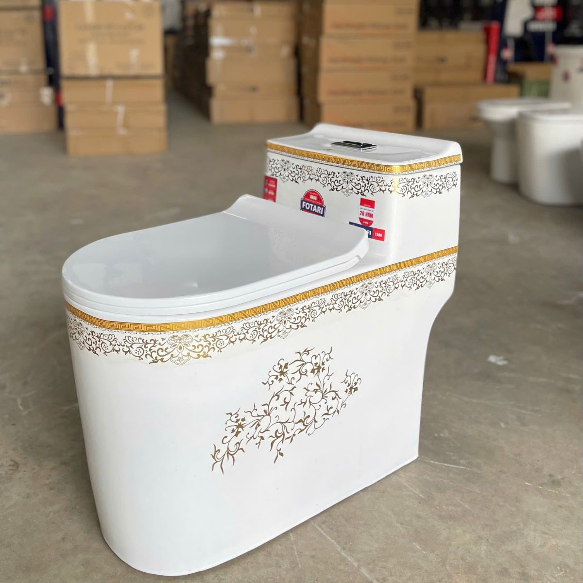 Ảnh chụp thực tế bồn cầu sứ liền khối 1388 3
