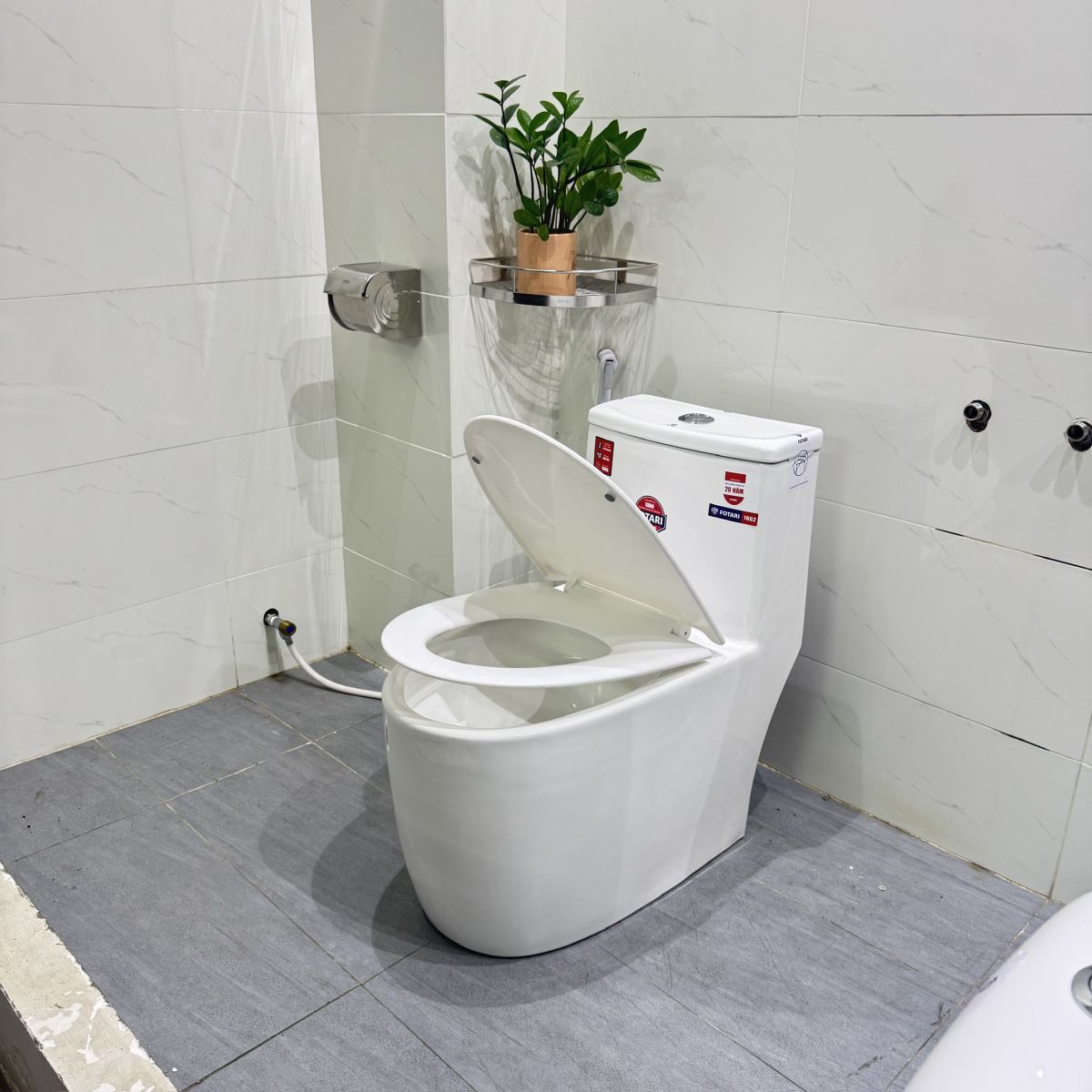 Bồn cầu Fotari nguyên khối Nano Ceramic Model 1662 
