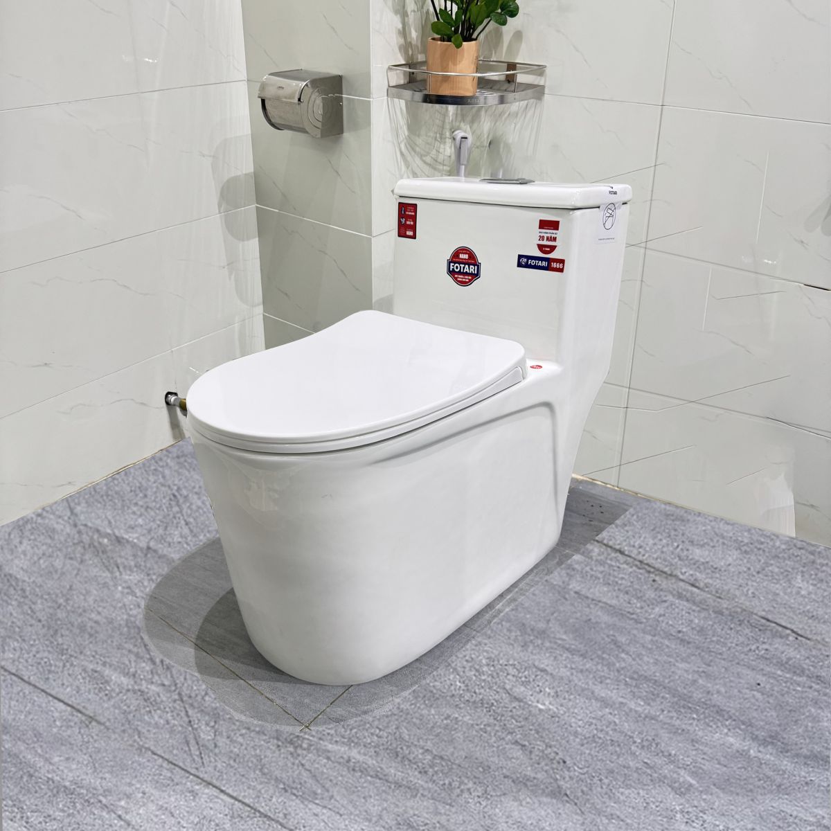 Bồn Cầu Fotari Sứ Nguyên Khối Nano Ceramic Model 1666