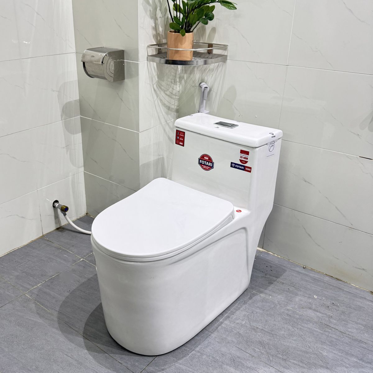 Bồn Cầu Fotari Sứ Nguyên Khối Nano Ceramic Model 1666