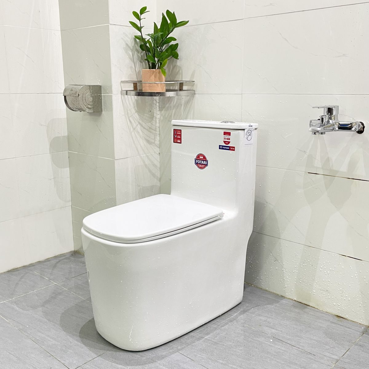 Bồn Cầu Sứ Nano Ceramic 7879