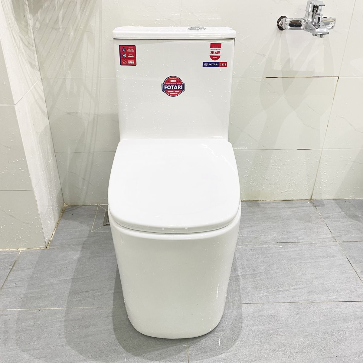 Bồn Cầu Sứ Nano Ceramic 7879