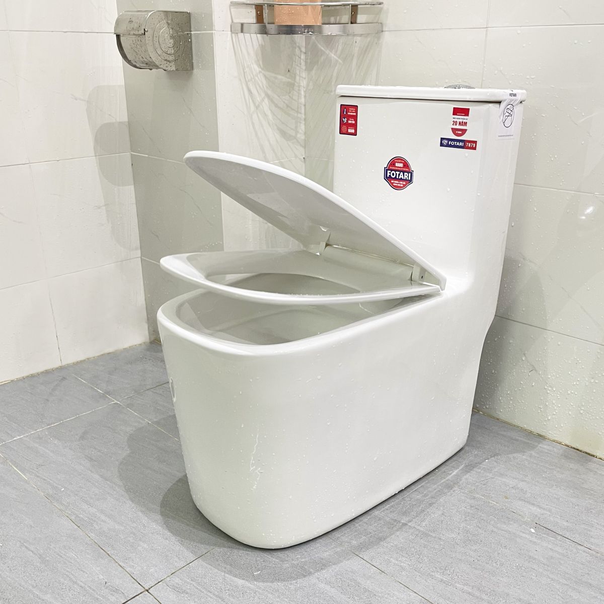 Bồn Cầu Sứ Nano Ceramic 7879