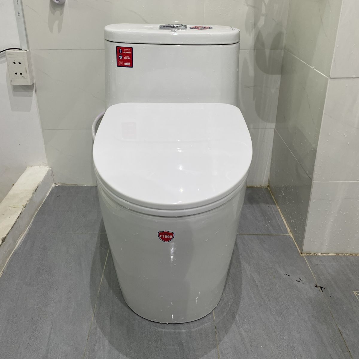 Bồn cầu sứ A1995 11